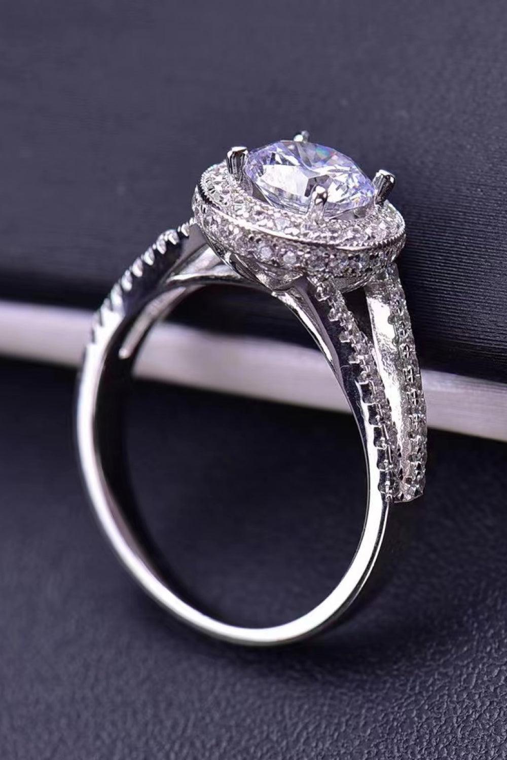 Shiny and Chic 1 Carat Moissanite Ring Carauana Store