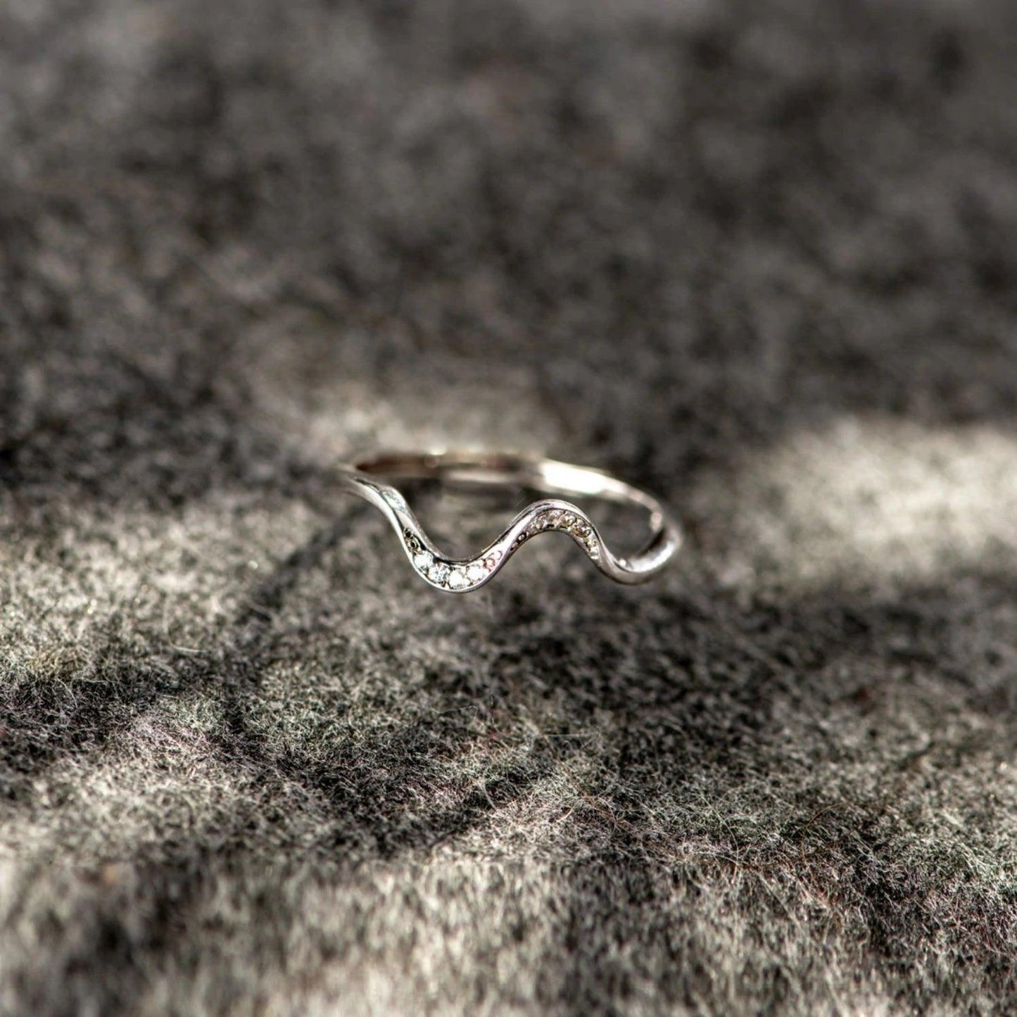925 Sterling Silver Inlaid Zircon Wave Shape Ring Carauana Store