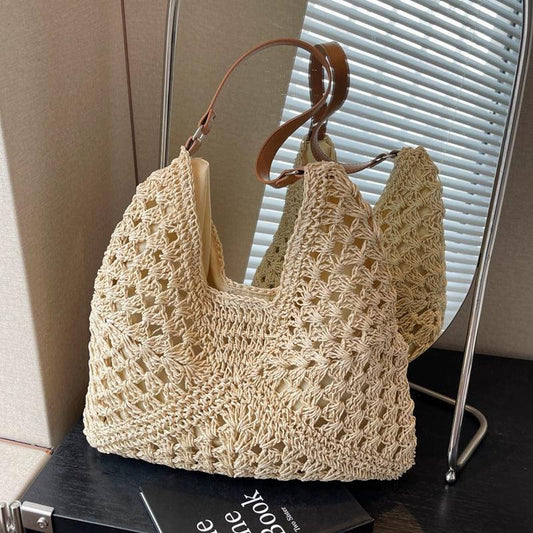 Chic and Spacious: Large Capacity Straw Crossbody Bag – Ideal for Sunny Days