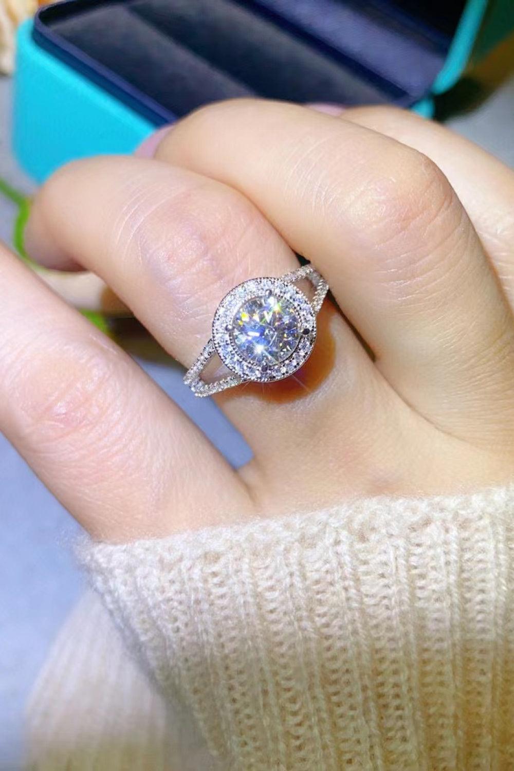 Shiny and Chic 1 Carat Moissanite Ring Carauana Store